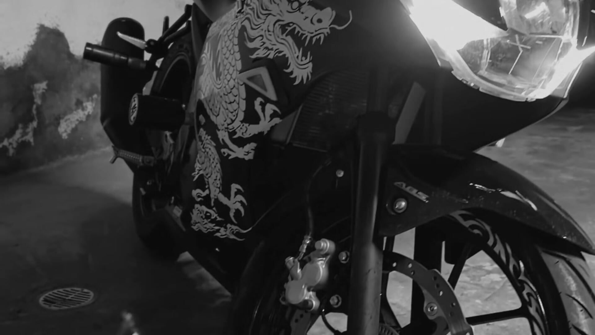 🏍️🫶🏻 – video modela na kameri Mylarossi