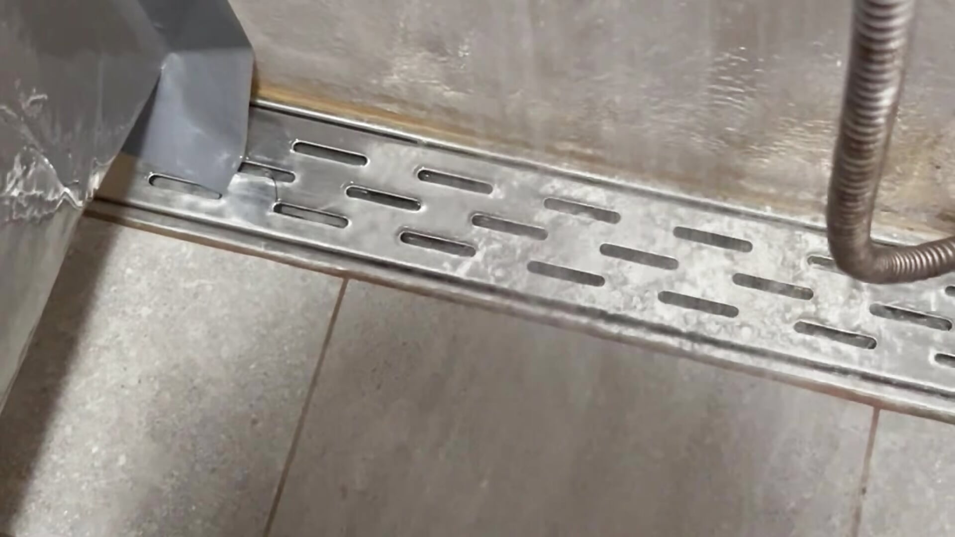 洗澡射 - video by hehhhhhhe cam model