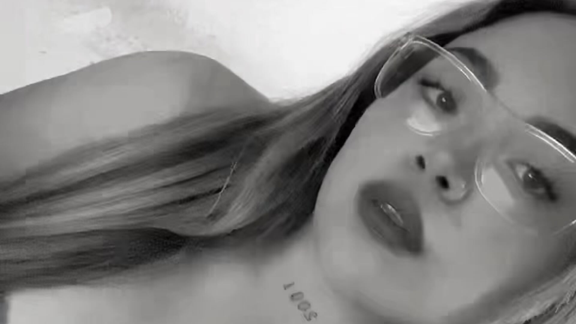 black and white 🖤 - video by Lindalatina2001 cam model