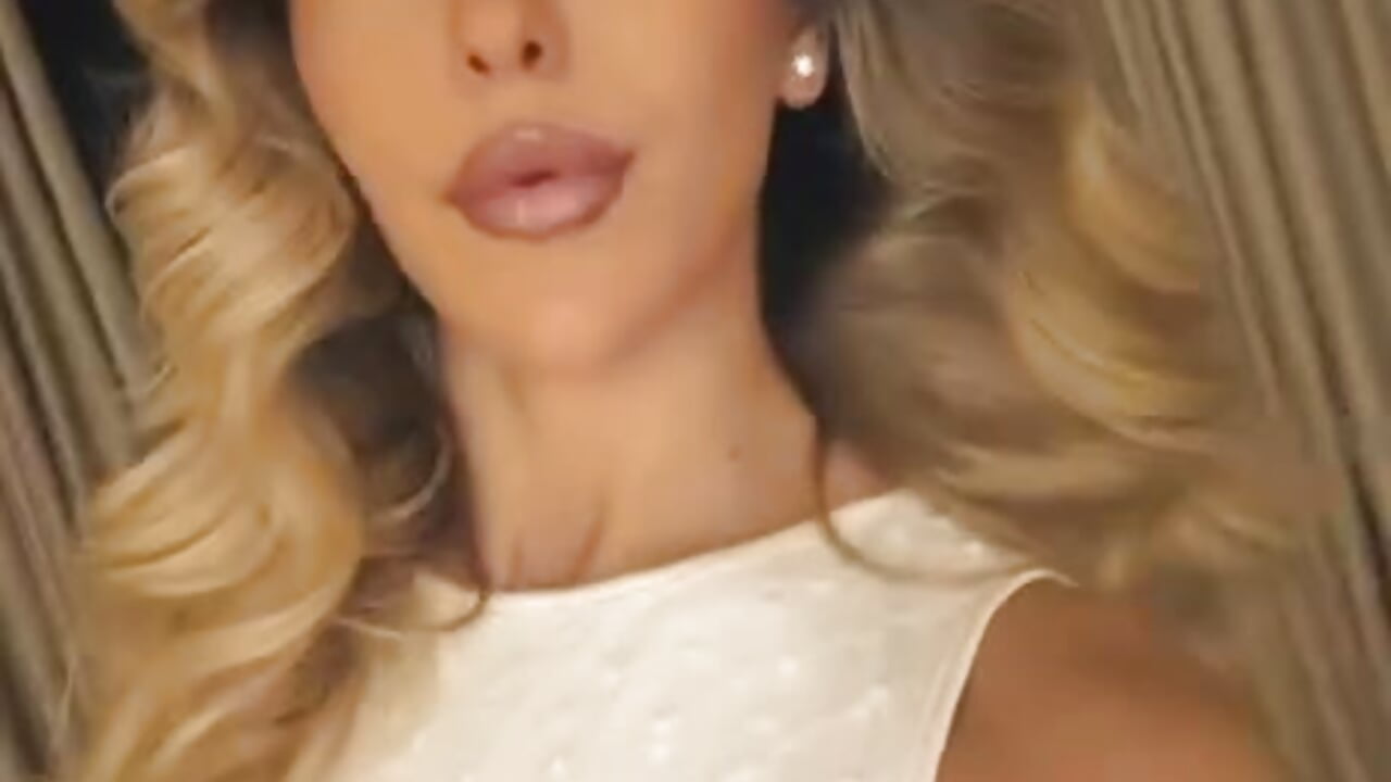 Just being pretty🤗 - video av ChloeVelvetx cam-modell