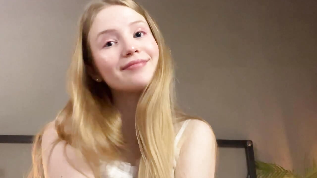 it's mee💕😎 - video by LilianHoward cam model