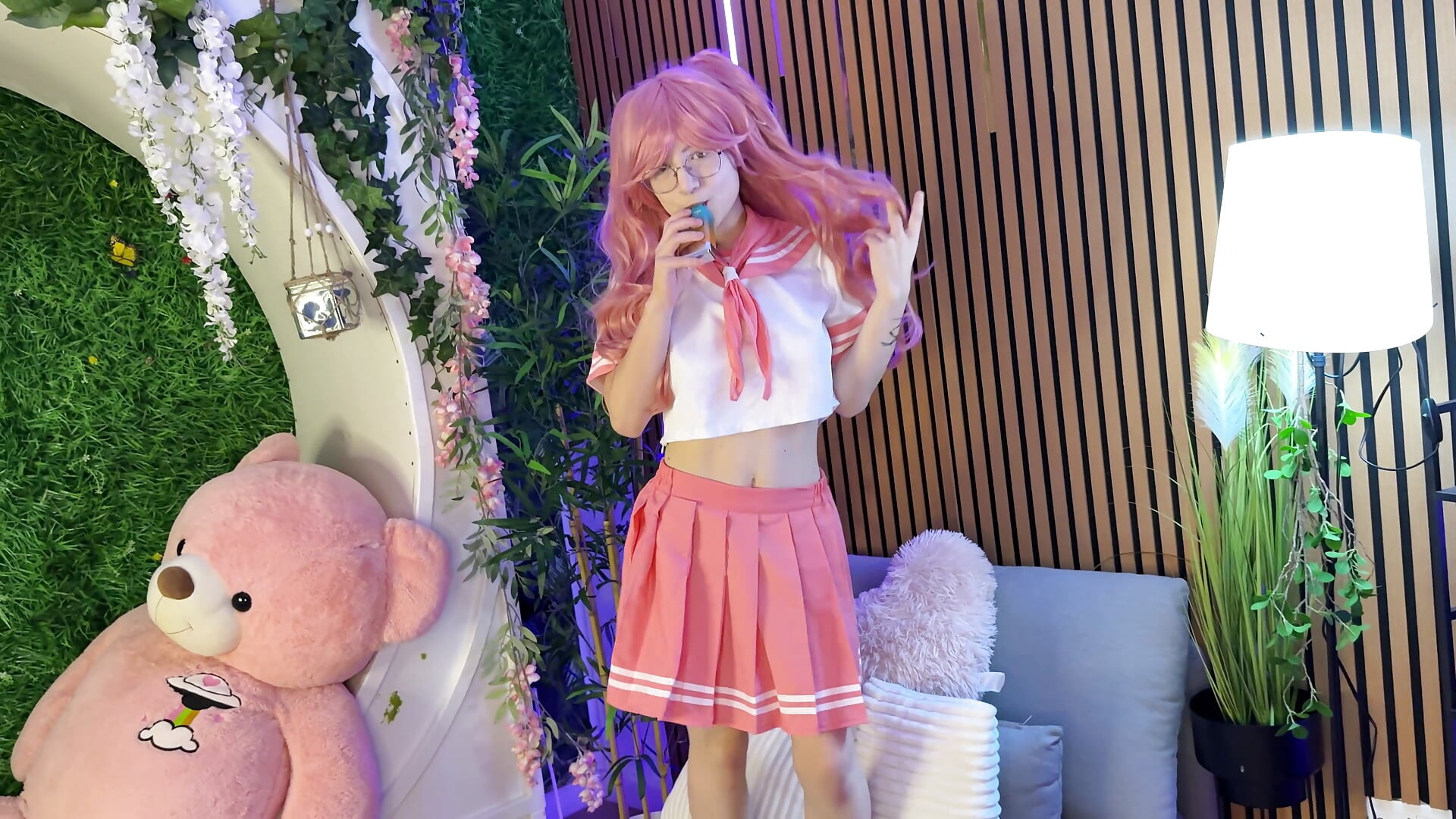 Jumping - video by ReynaRey cam model