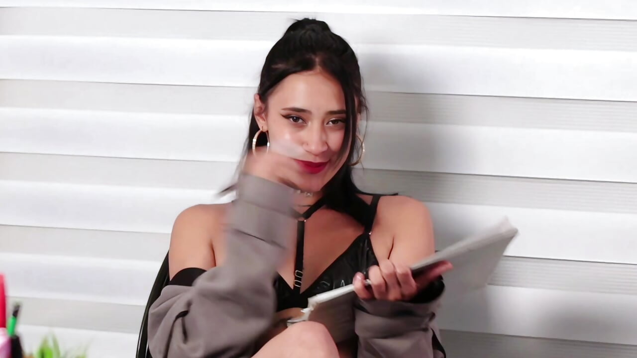 VERY HOT😈 - video oleh model kamera Ariana_collinss