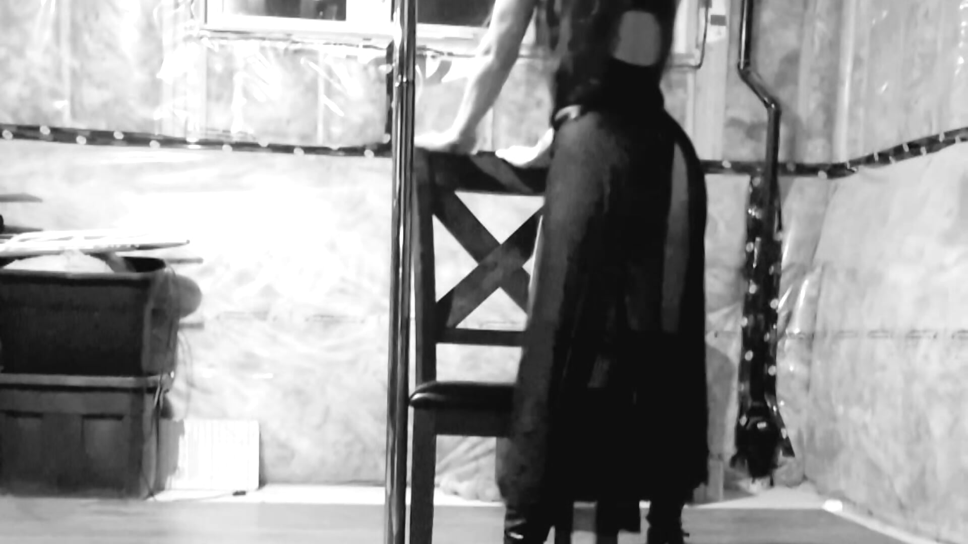 Lapdance paint it black — filmik poleslut69, modela(-lki) na kamerkach