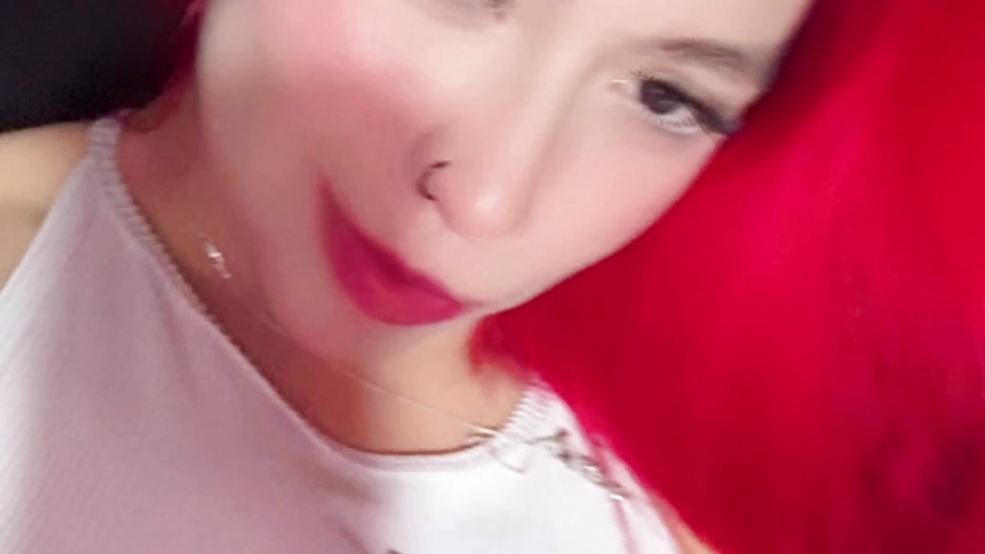 Kisses ❤️ - video by Scarlett_firee cam model