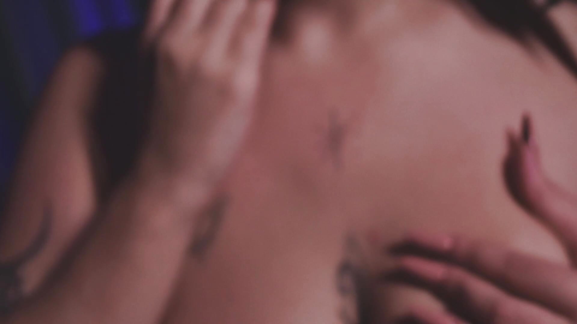 Shower with me - video by SophieSkyesX cam model