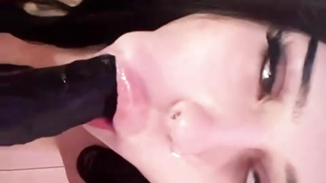 Deepthroat  with eye contact