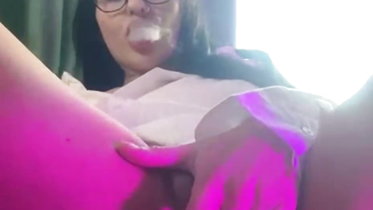 SMOKING + PUSSYPLAY / POV