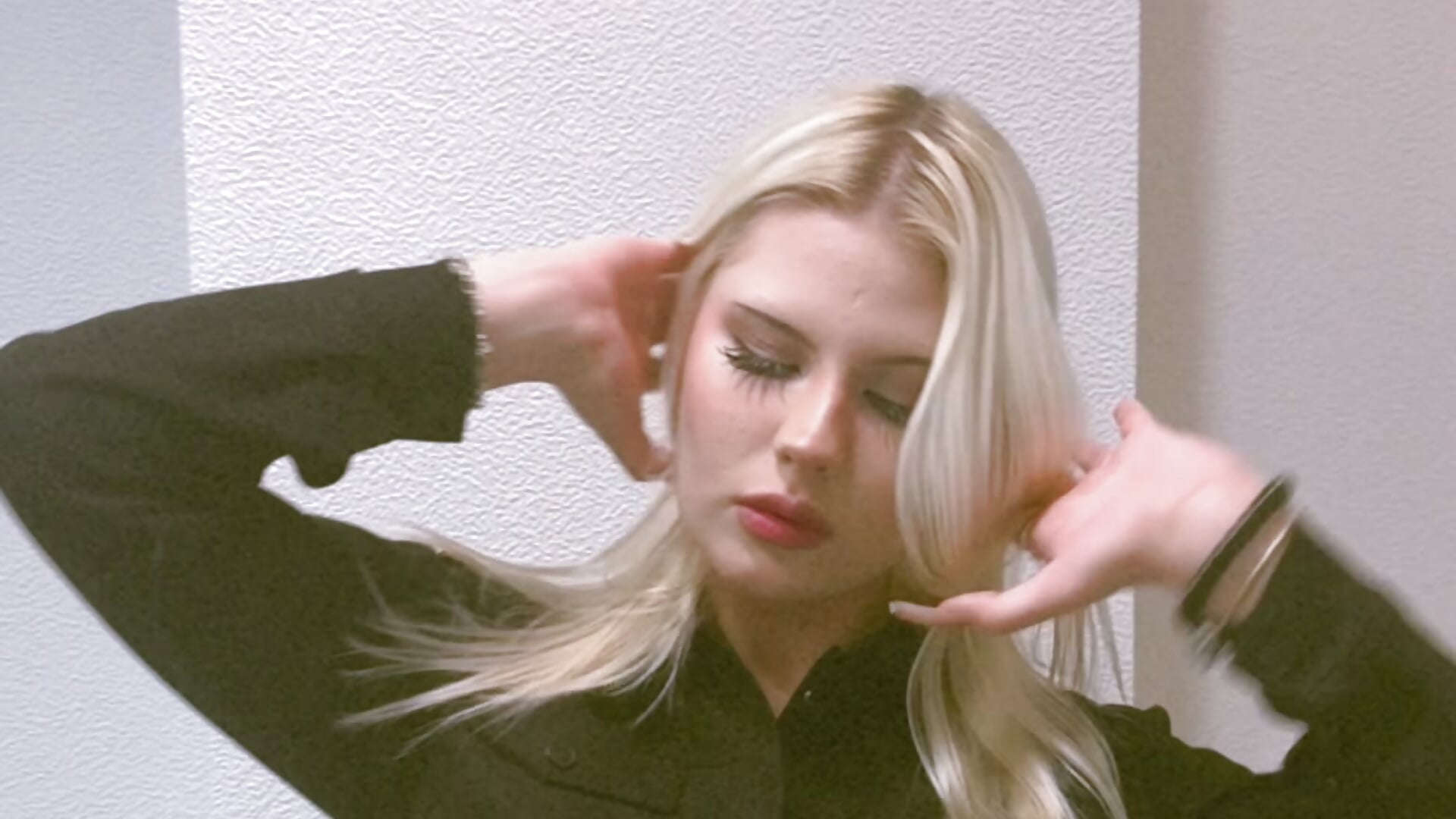 5C1F944B-7661-4A71-B1A4-6DFF9A32D1FD - video by TylerWoody cam model