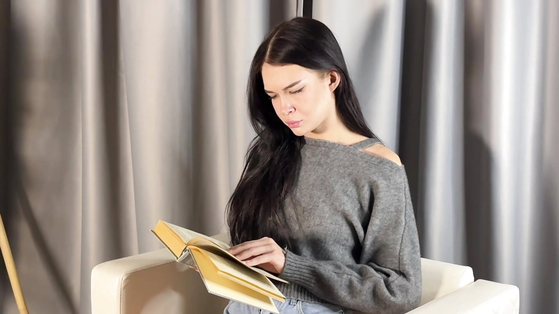 meow* - video by ElliRusk cam model