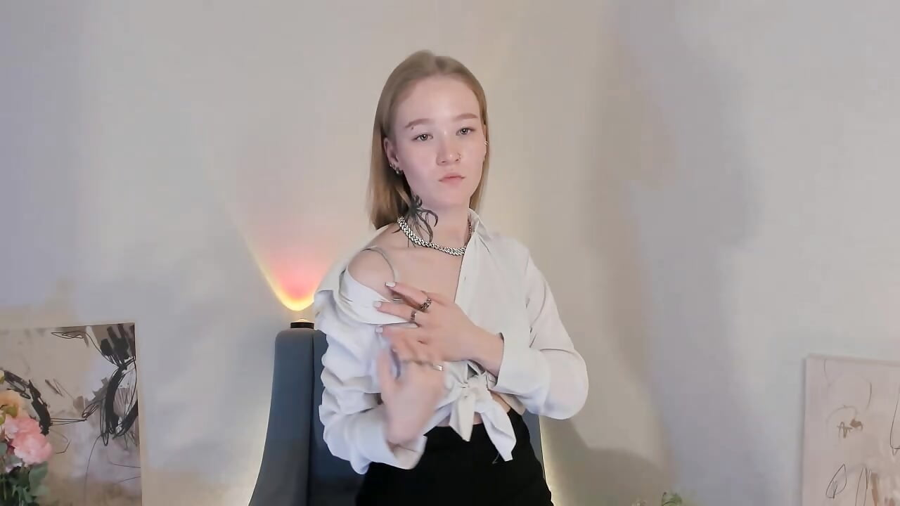 tease you - video by MaireLanda cam model