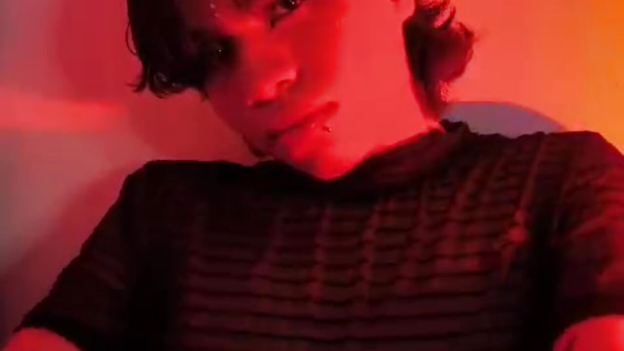 Let yourself be carried away by my gaze... Look at me carefully, my king... these eyes do not lie. - Vídeo de Baby-Angel777, modelo de vídeos