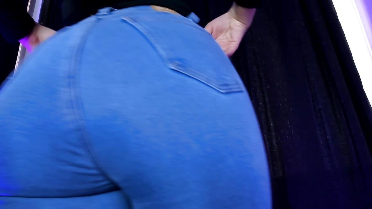 Too tight... just the way you like it🫦 - video by Saelivrae cam model