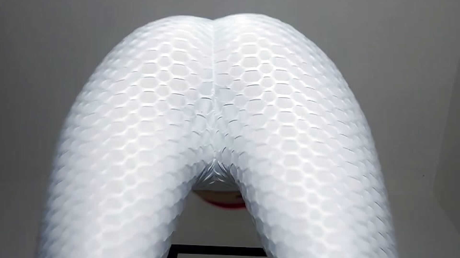 Séance de sport, renifle mon parfum sacré sale chien - video by Mllecam cam model