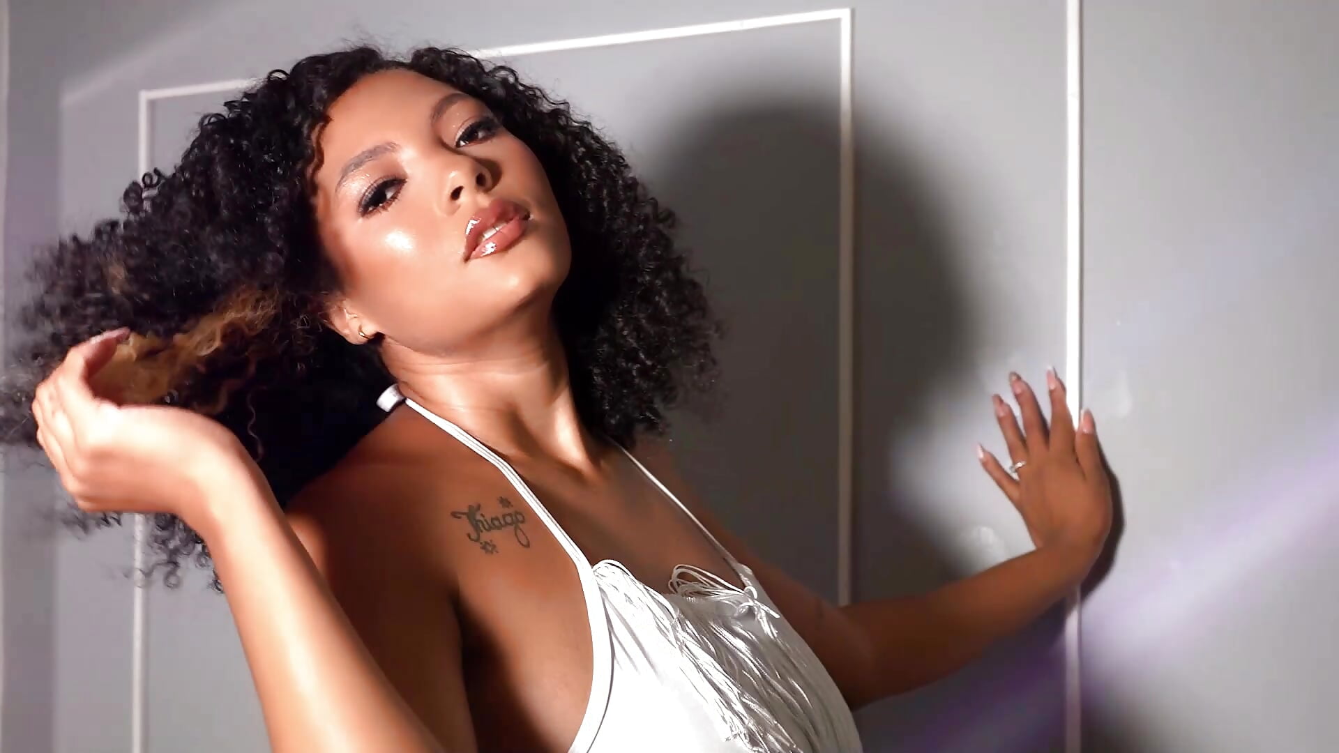 Dripping temptation 💦🤍 - video by MckennieMoon cam model