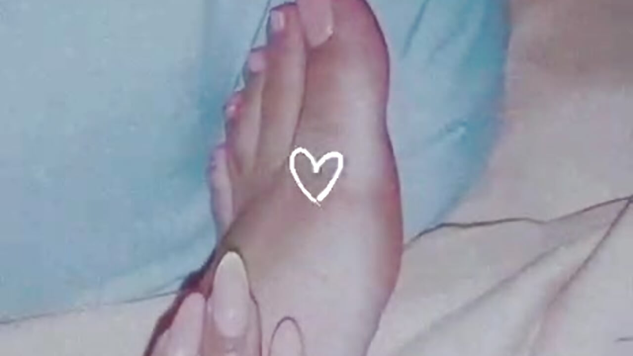 Morena's feet 👅😍– Chubby9Morena kameramodell videója