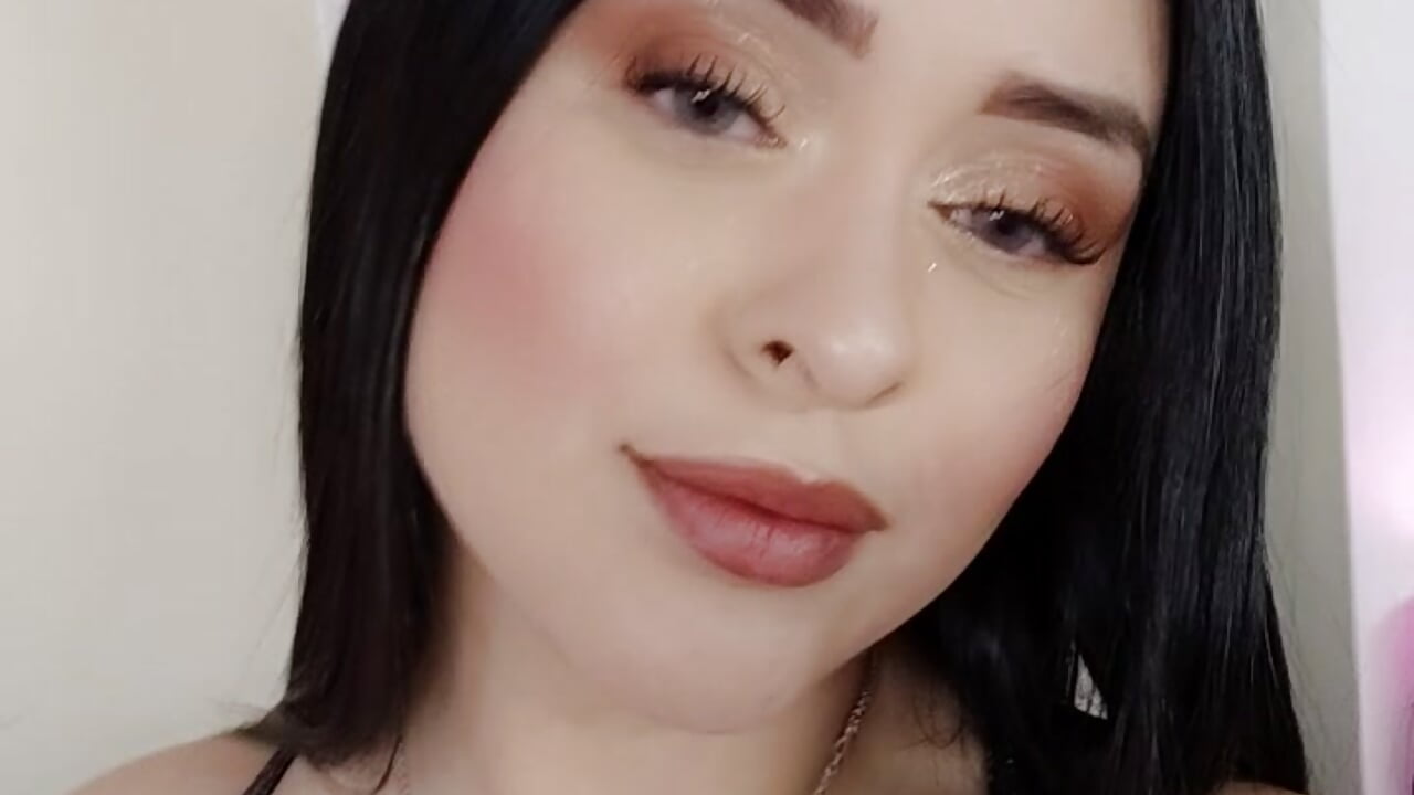 This video is just the introduction… the real show is in my living room 📺➡️😈 - video by AnikaRomanoff_ cam model