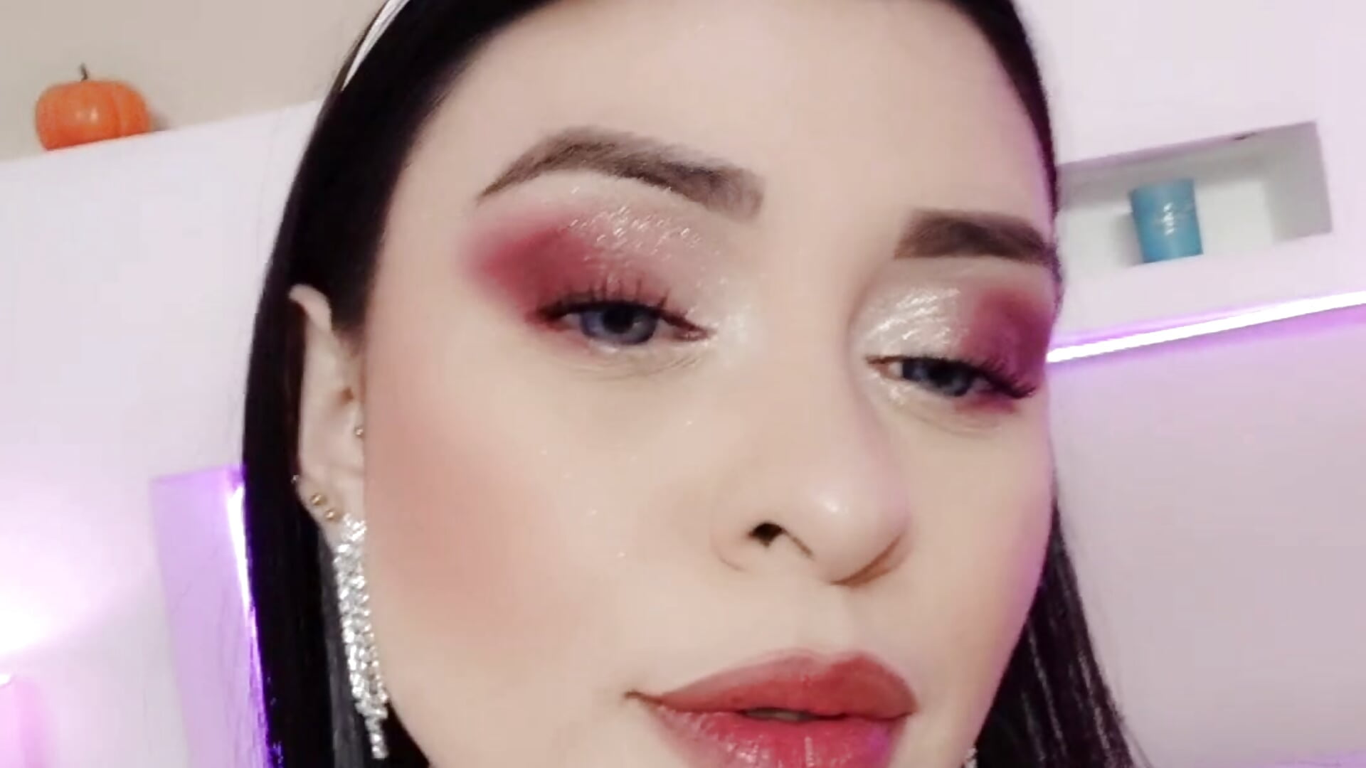 I give you peace... and then I take it away from you 😇😈 - vídeo de la modelo de cam AnikaRomanoff_