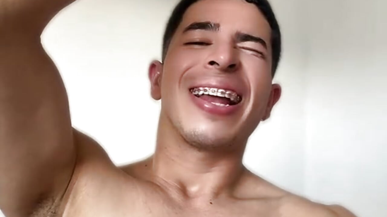 v14044g50000d3v9m47og65t53qn84bg.mp4 - βίντεο μοντέλου Michele_MR