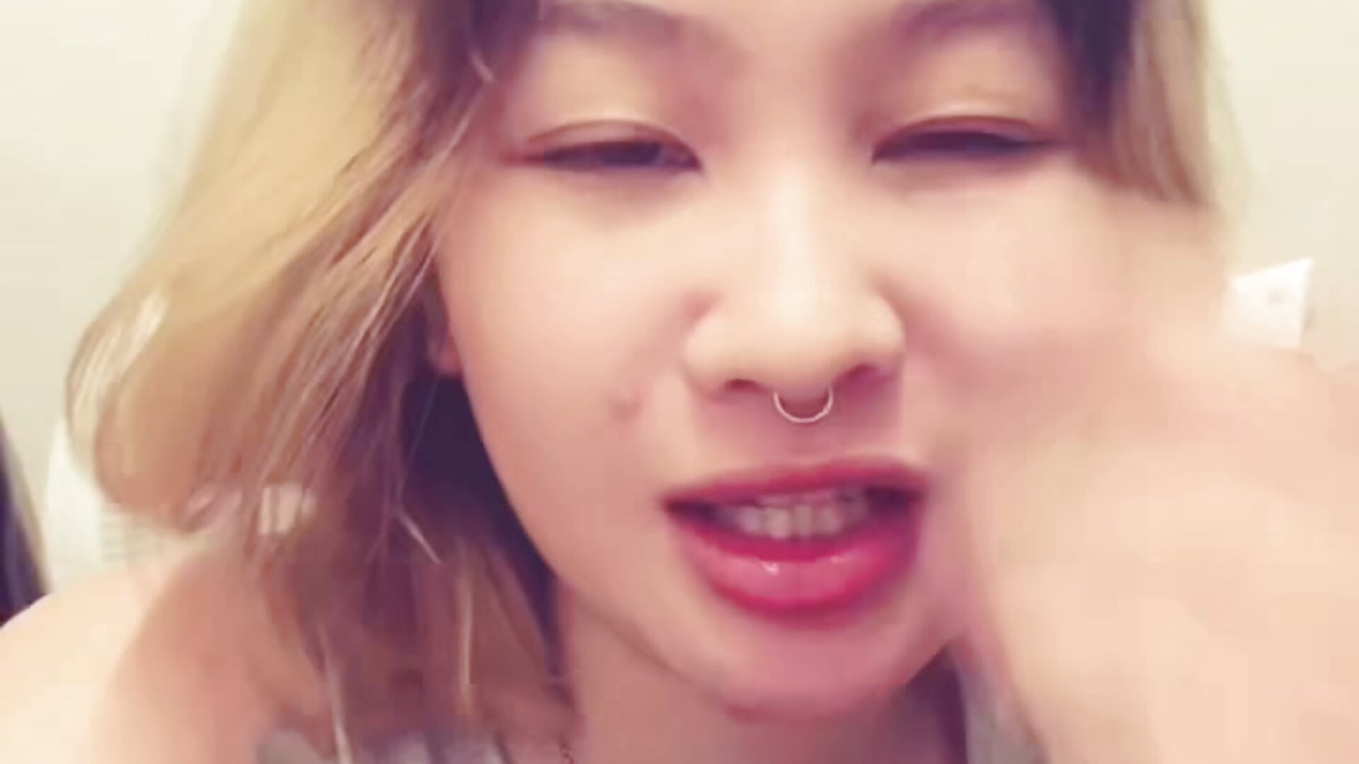 隨意拍嘻嘻😽😽 - video by abella1116 cam model