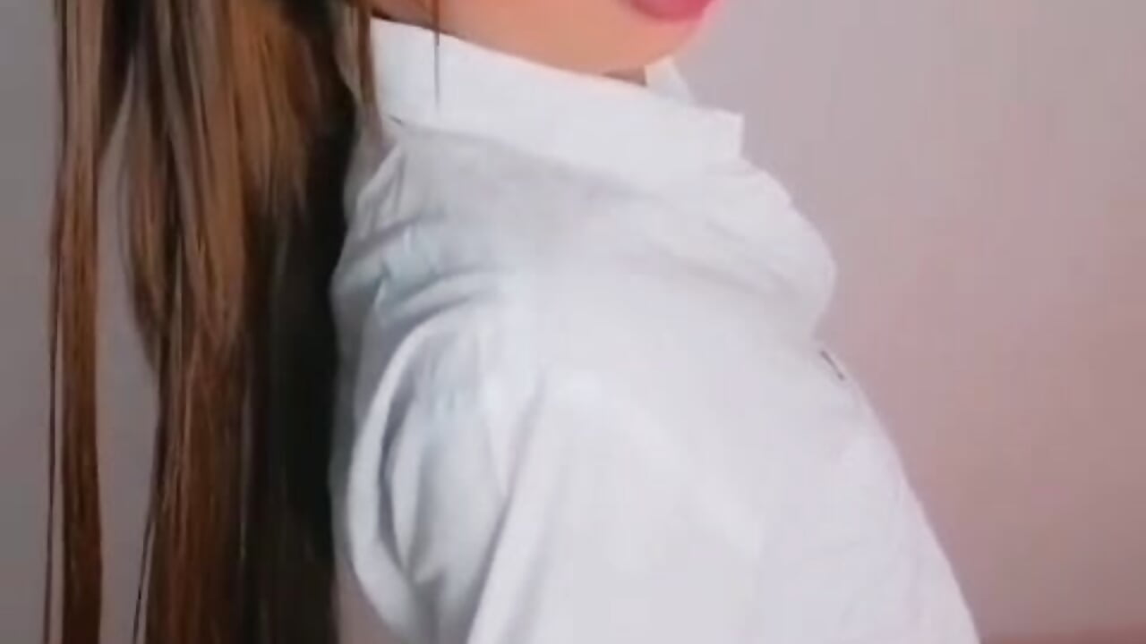 “Make the college femboy blush — tip now 💗” - vídeo de sasha_morel modelo de câmara