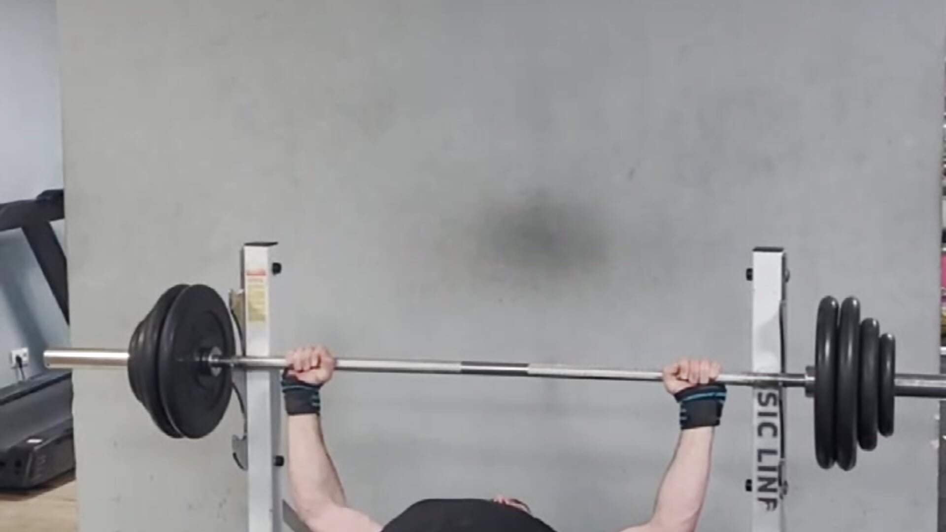 Bench press 130 kg for 2 reps - video by Ant_Power cam model