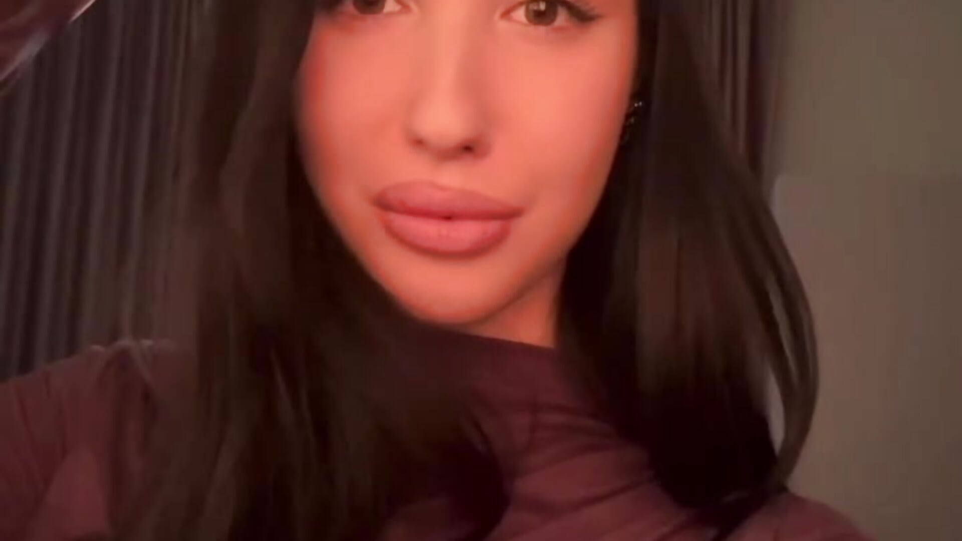 ) - فيديو من Isabella_Fontanaa موديل الكام