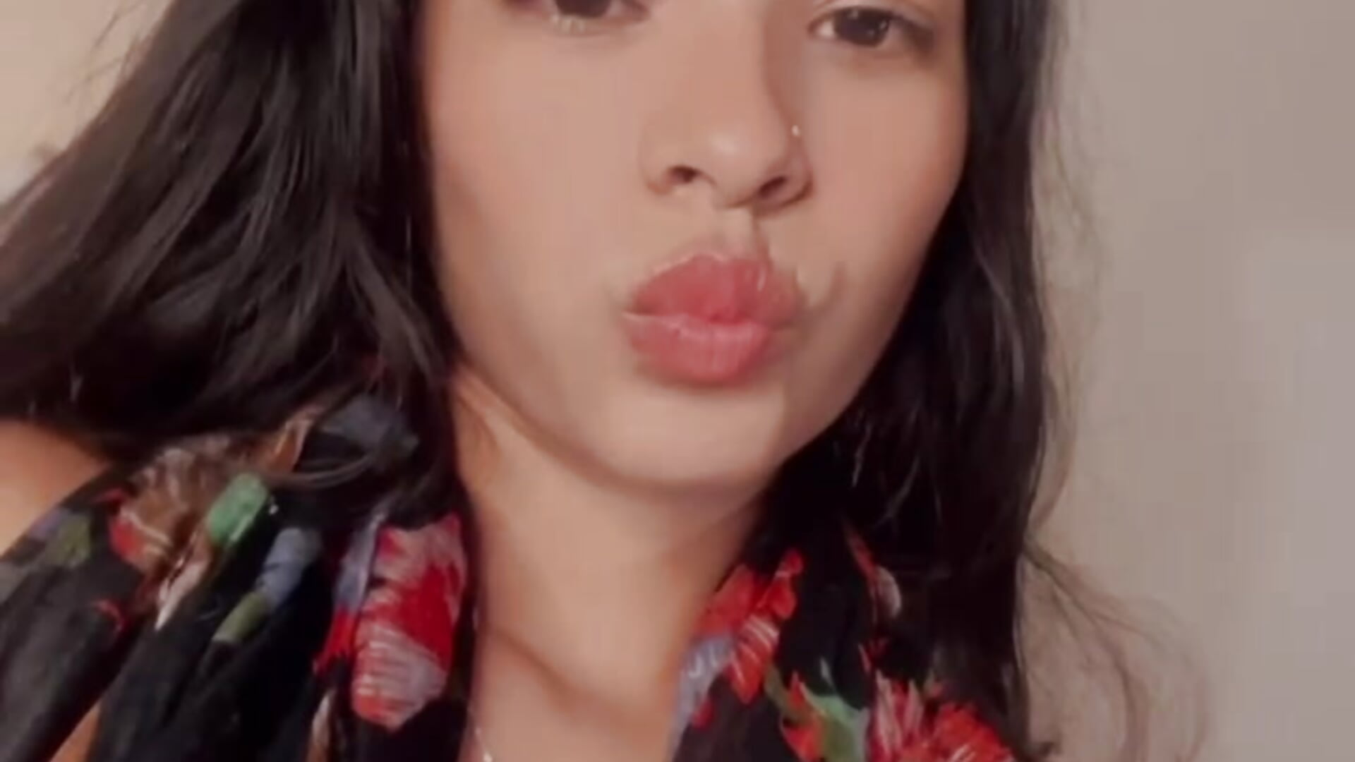 WhatsApp Video 2026-01-27 at 8,18,54 PM (1) – video od webkamerové modelky phia_carter