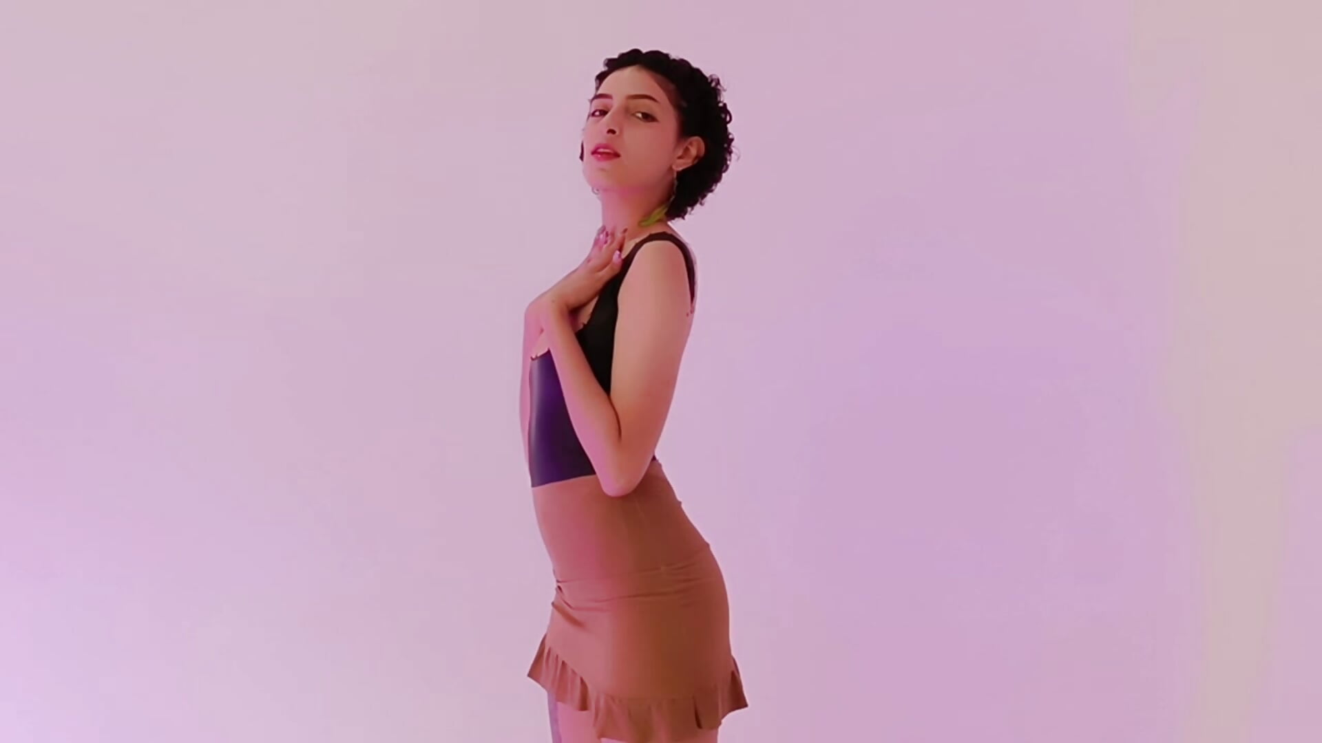 SEXXY GIRL - video by LyraVendrell cam model