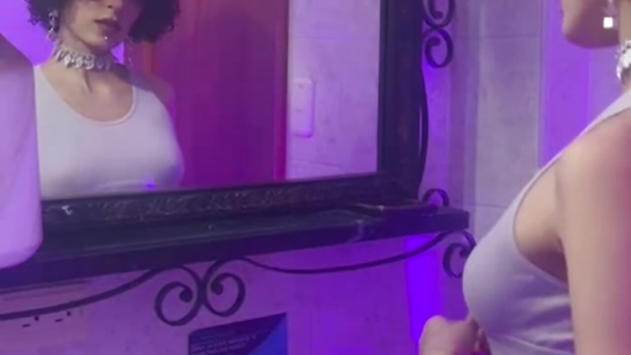 Lingerie… but not how you expect 👀 - vídeo de LyraVendrell modelo de câmara