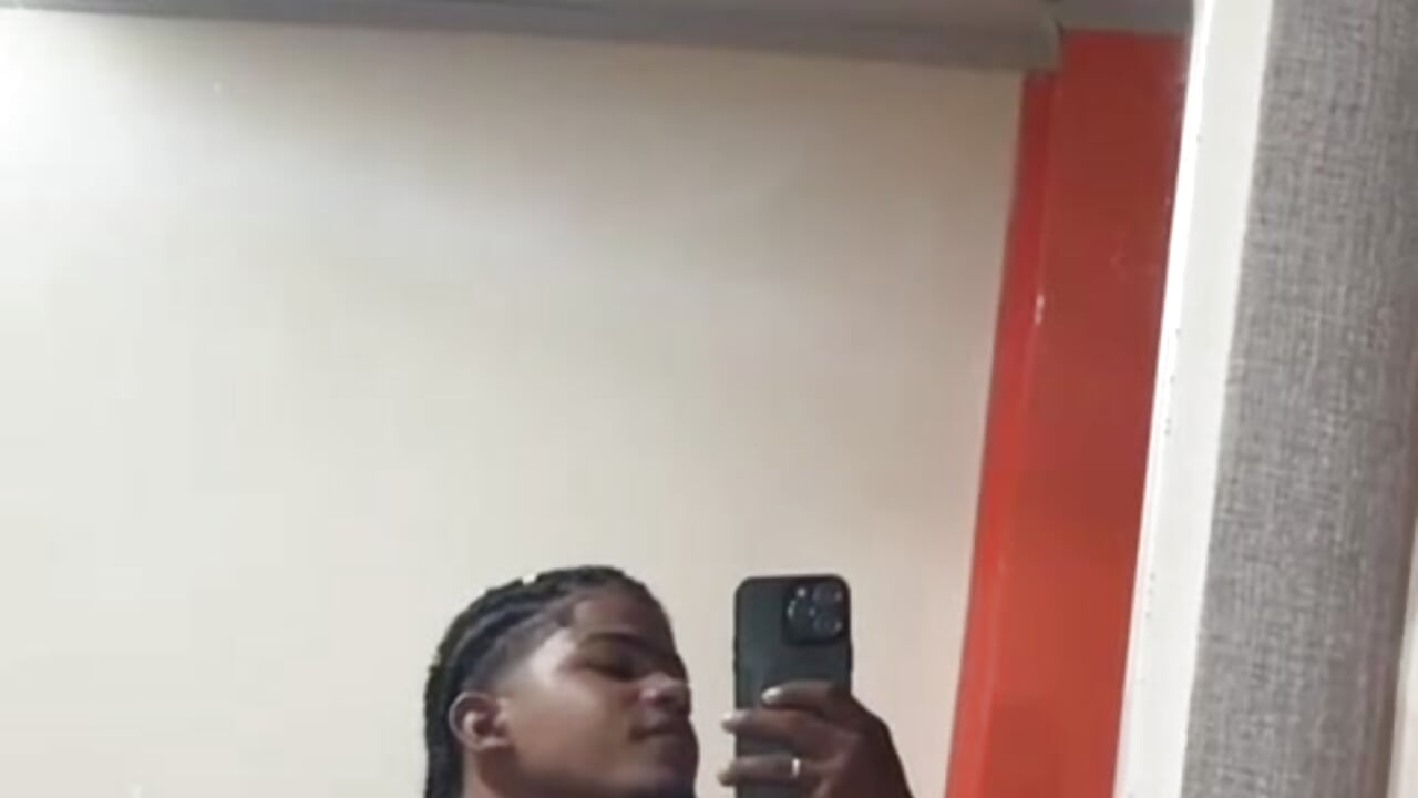 1ac18b7e-3485-4d9f-b49e-c21ae9056603 - vidéo du modèle de showcams alex_balck