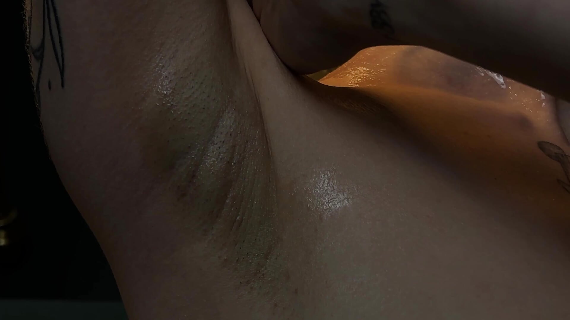 Make my ARMPIT shine with OIL