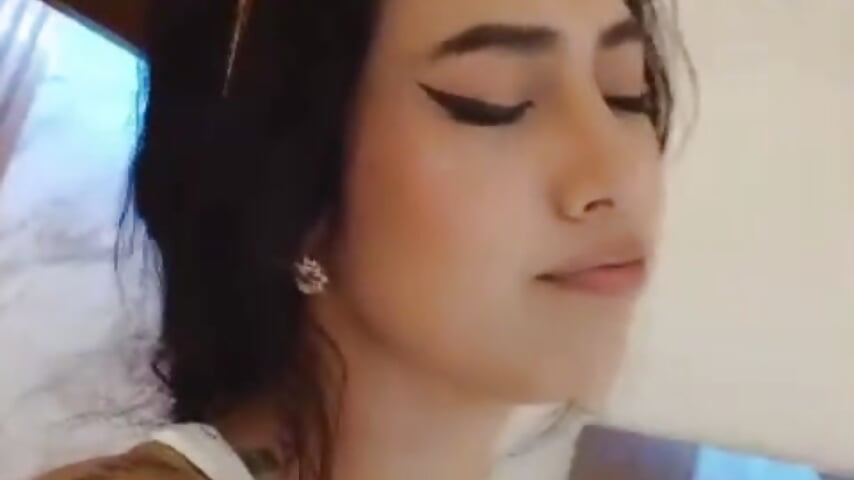 Singing, happy... 🎤 - فيديو من gerald_withe موديل الكام