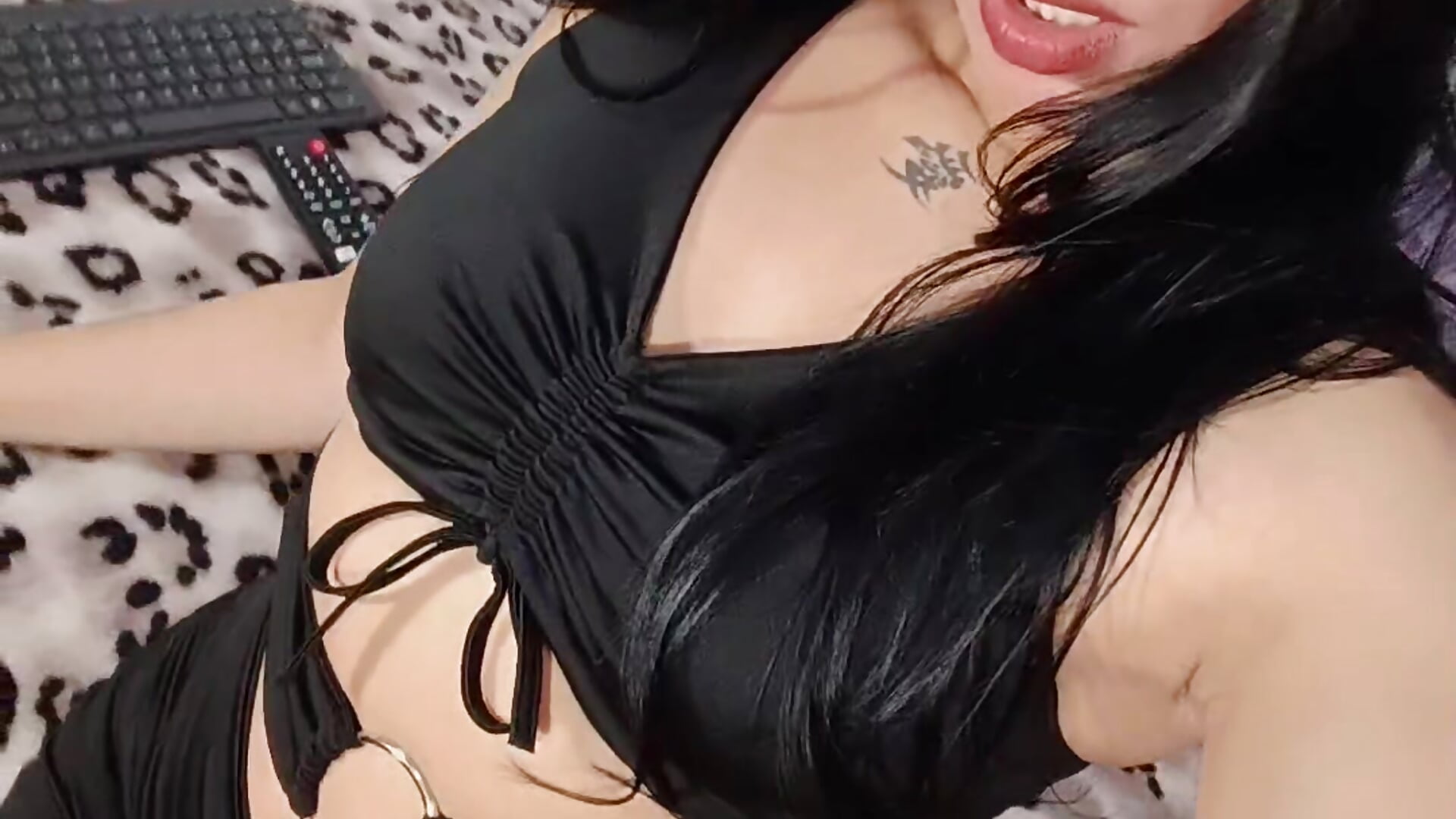 🖤 - відео від вебкаммоделі SunnyOlivar