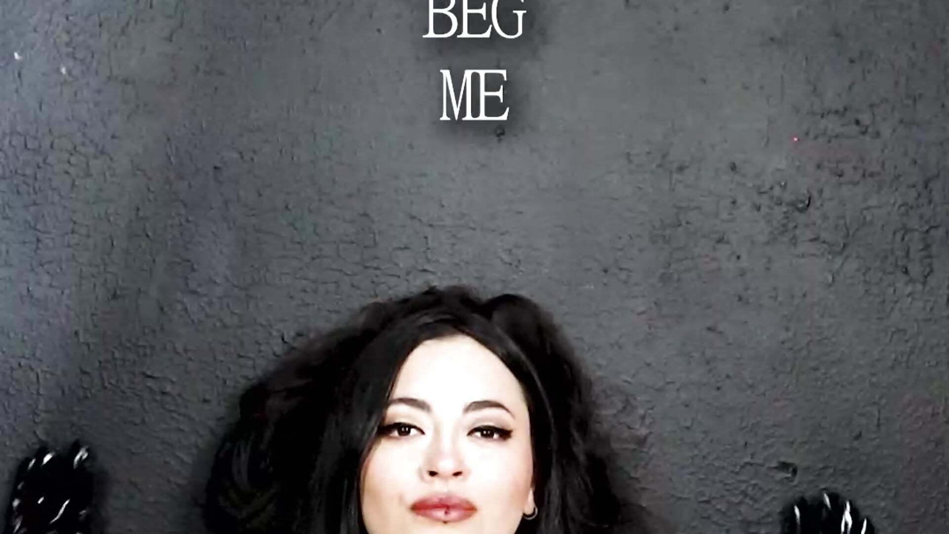 BEG ME - video van LunaTikka cam-model