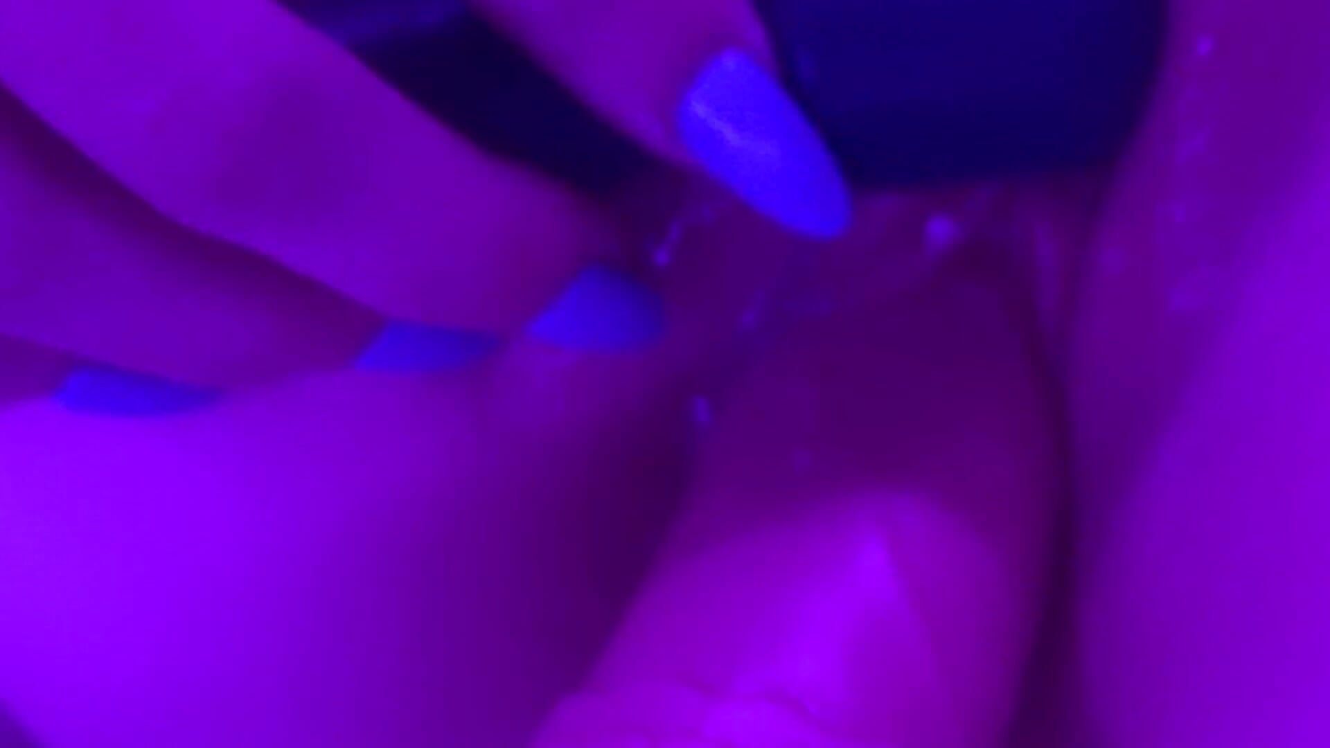 So wet – видео вебкам-модели tameinterval29