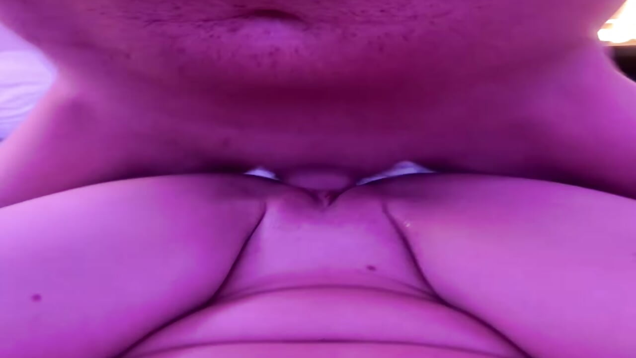 Cums on pussy