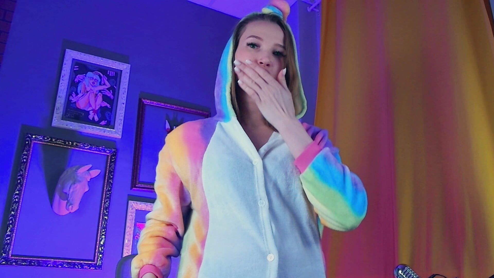 🦄 - відео від вебкаммоделі Megan_Rodgers