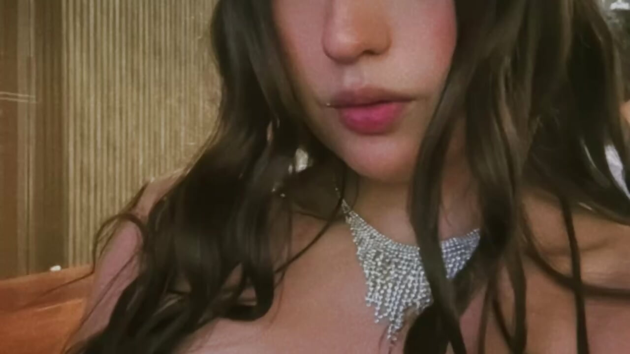 HAPPY NEW YEAR 🎊🎉 - video by Alix_Rousses21 cam model