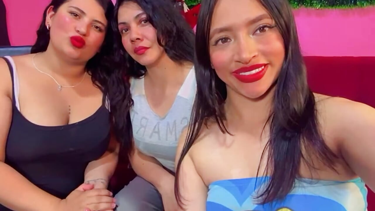 .. - video di LesbianCouple02 modella di cam