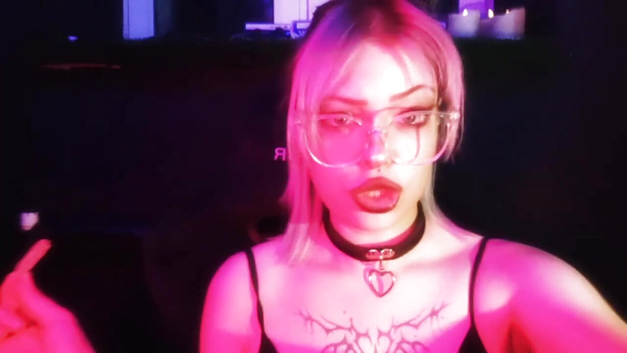 I love gummy chicks - video oleh Saekiko kamera model