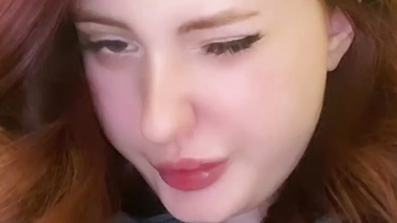 1404547012351833920 - video by NicollVeys cam model