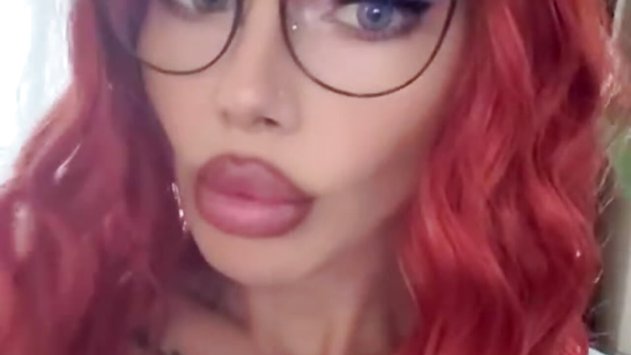 muahh - video AniaDubrov kameramallilta