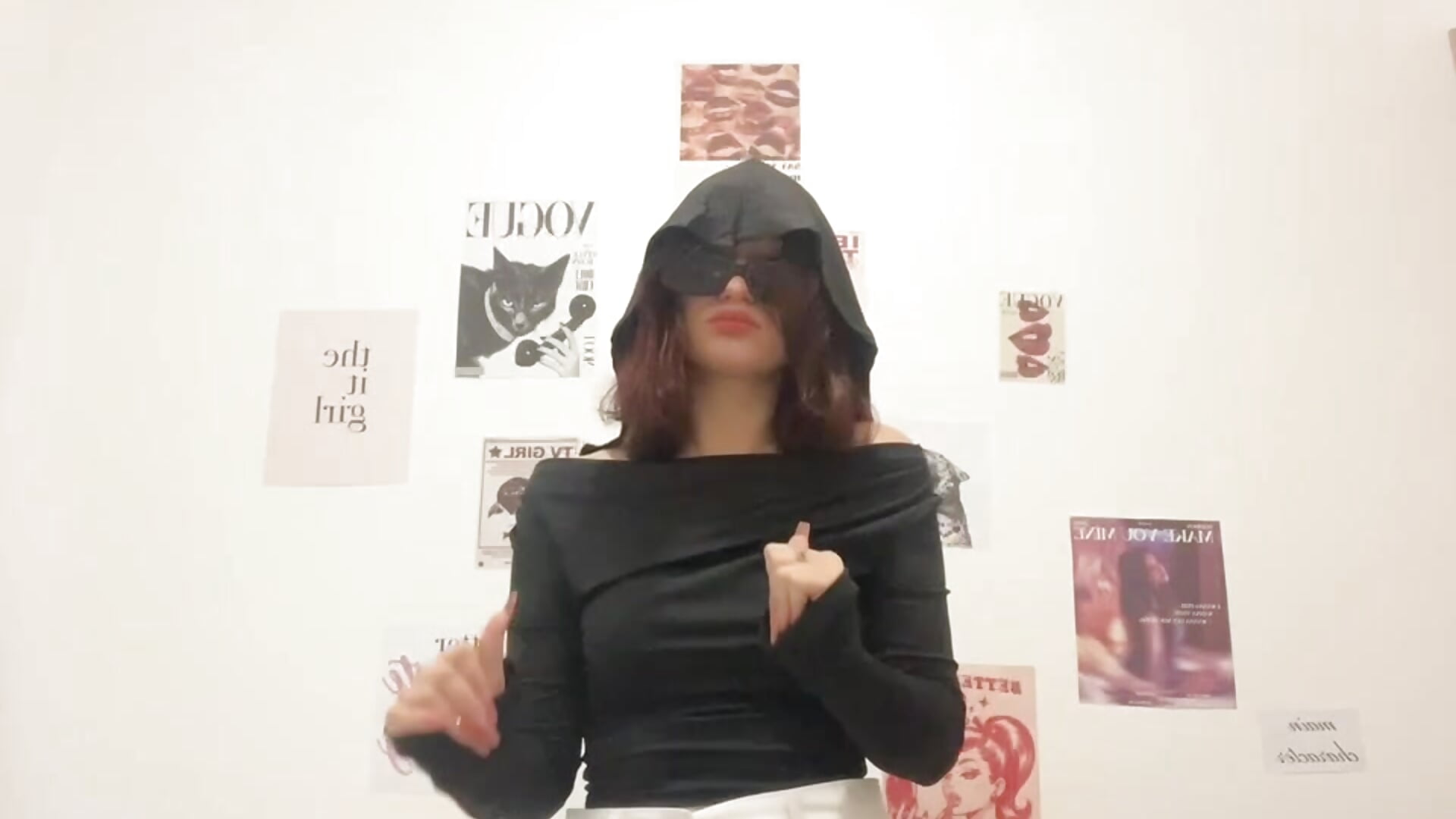 Someone call 911, because this smile is fire! 🔥😊 - video by RenaLagoa cam model