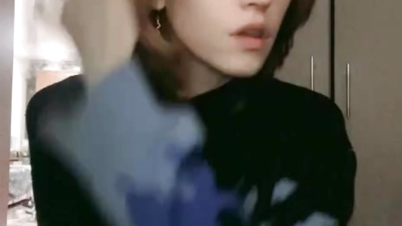 Cute shirt - video by LoreanVardy cam model