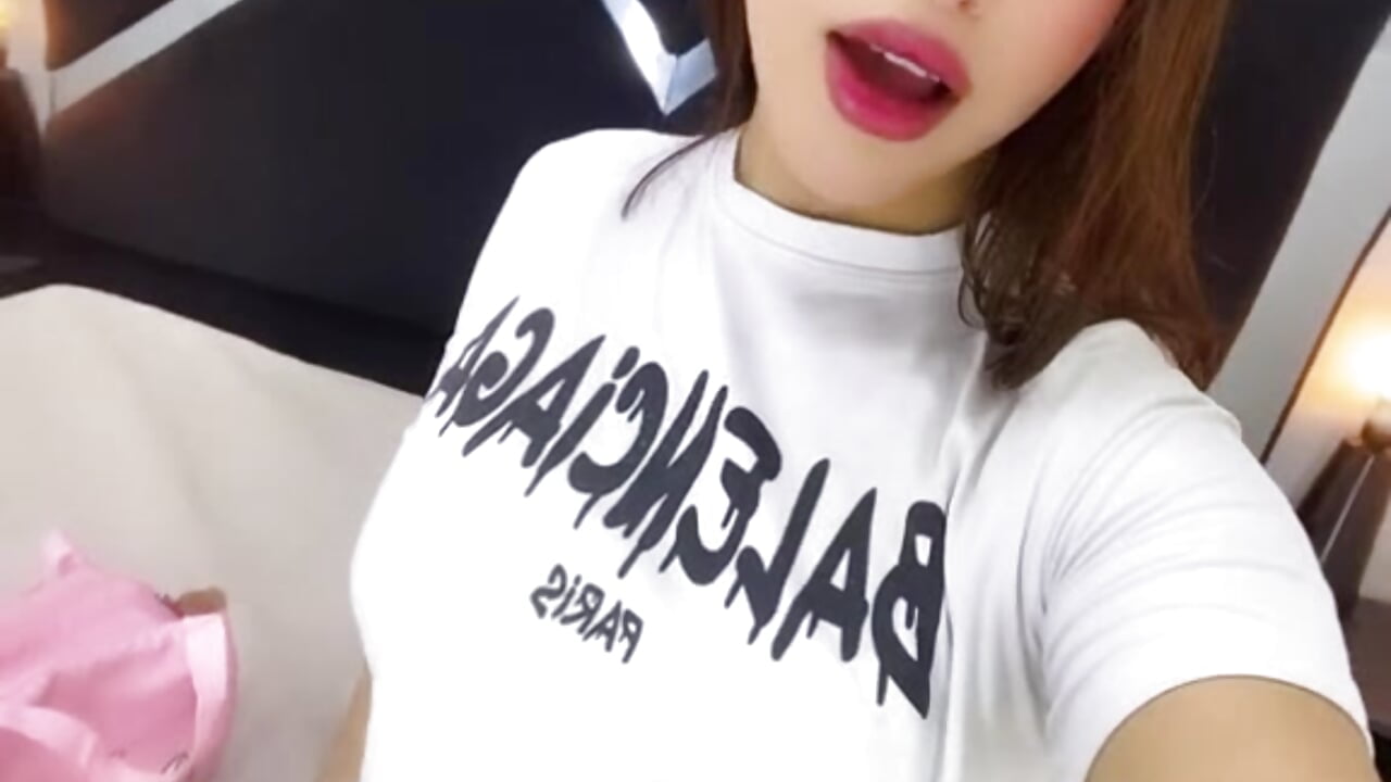 FB5C688C-83A3-402D-B3E2-E4E2EAF3BD1Esegment_video_2 - video by Irenne_Rouss cam model