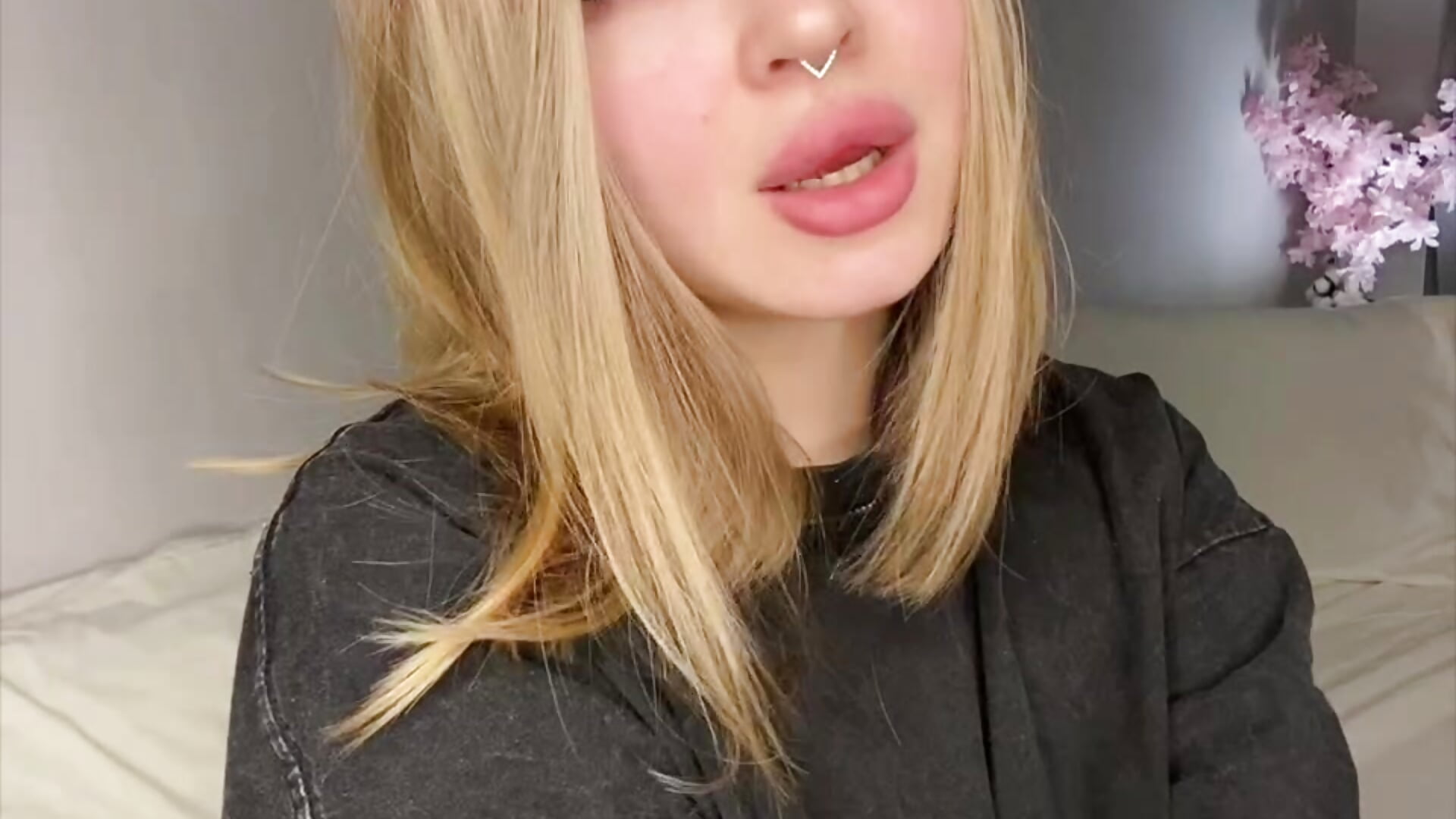 Will you play with me? - video by BlossomGaze cam model