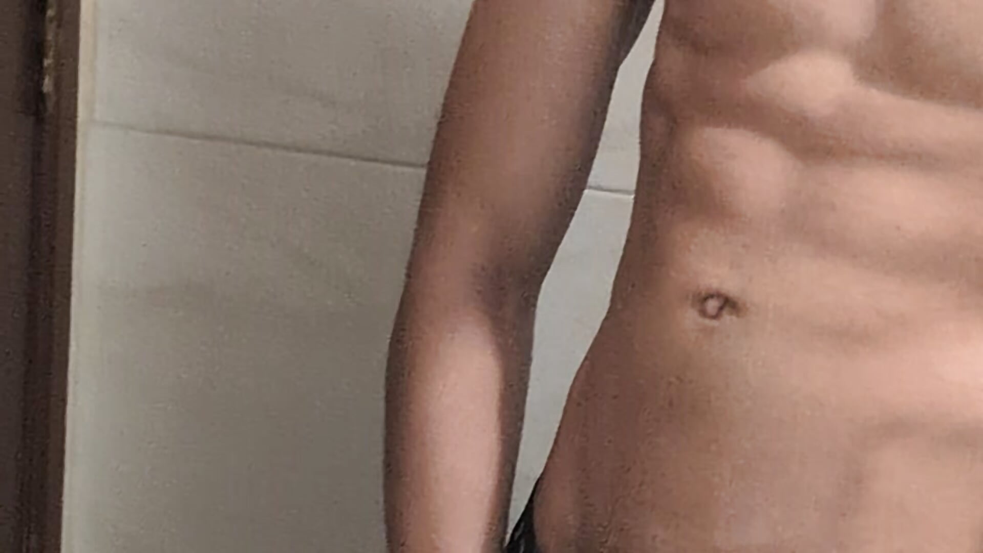 Just me 😉💛 - فيديو من Neo_Twink موديل الكام