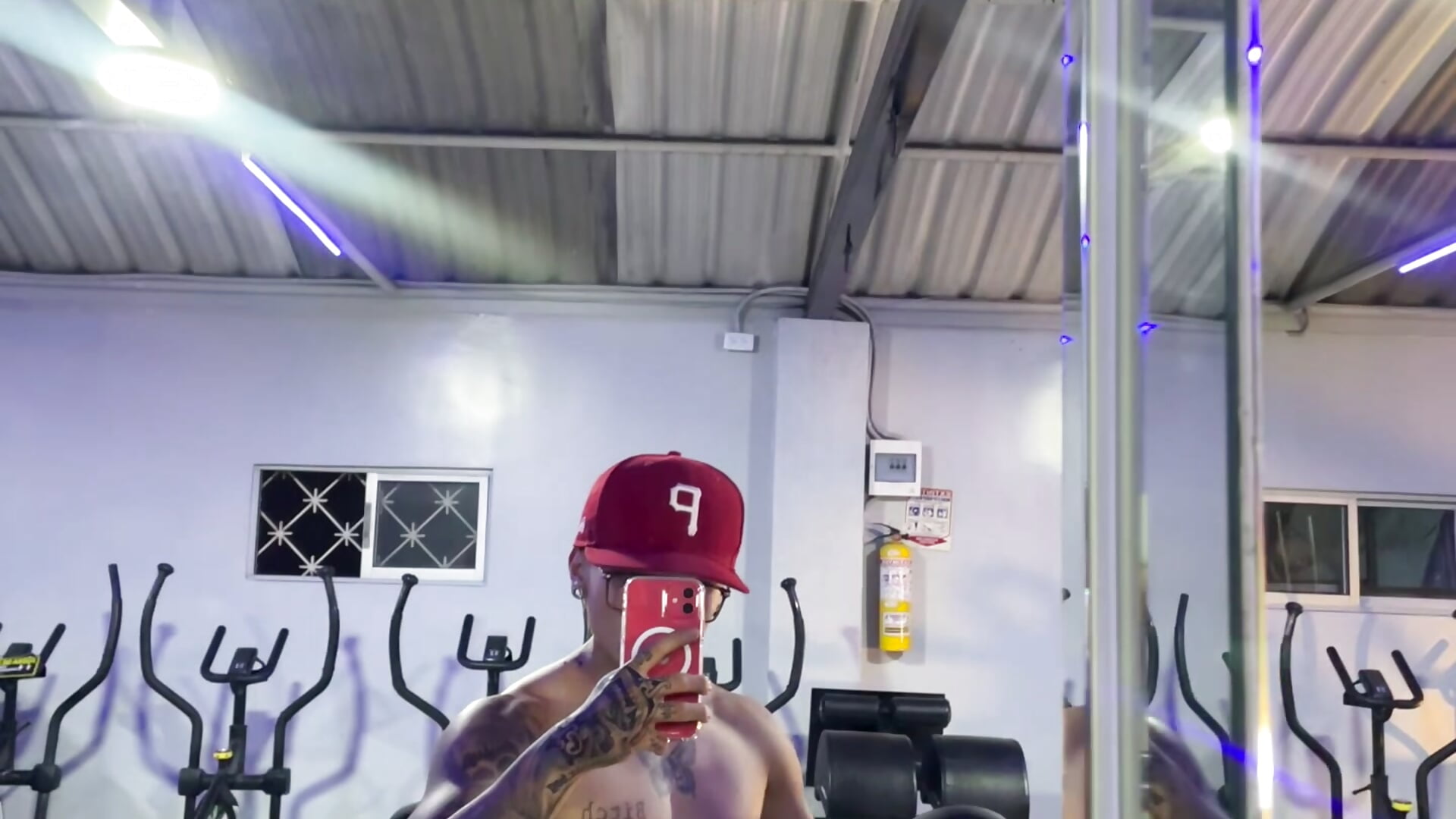 En el gym 📈 1% diario - video di NoahGun_ modella di cam