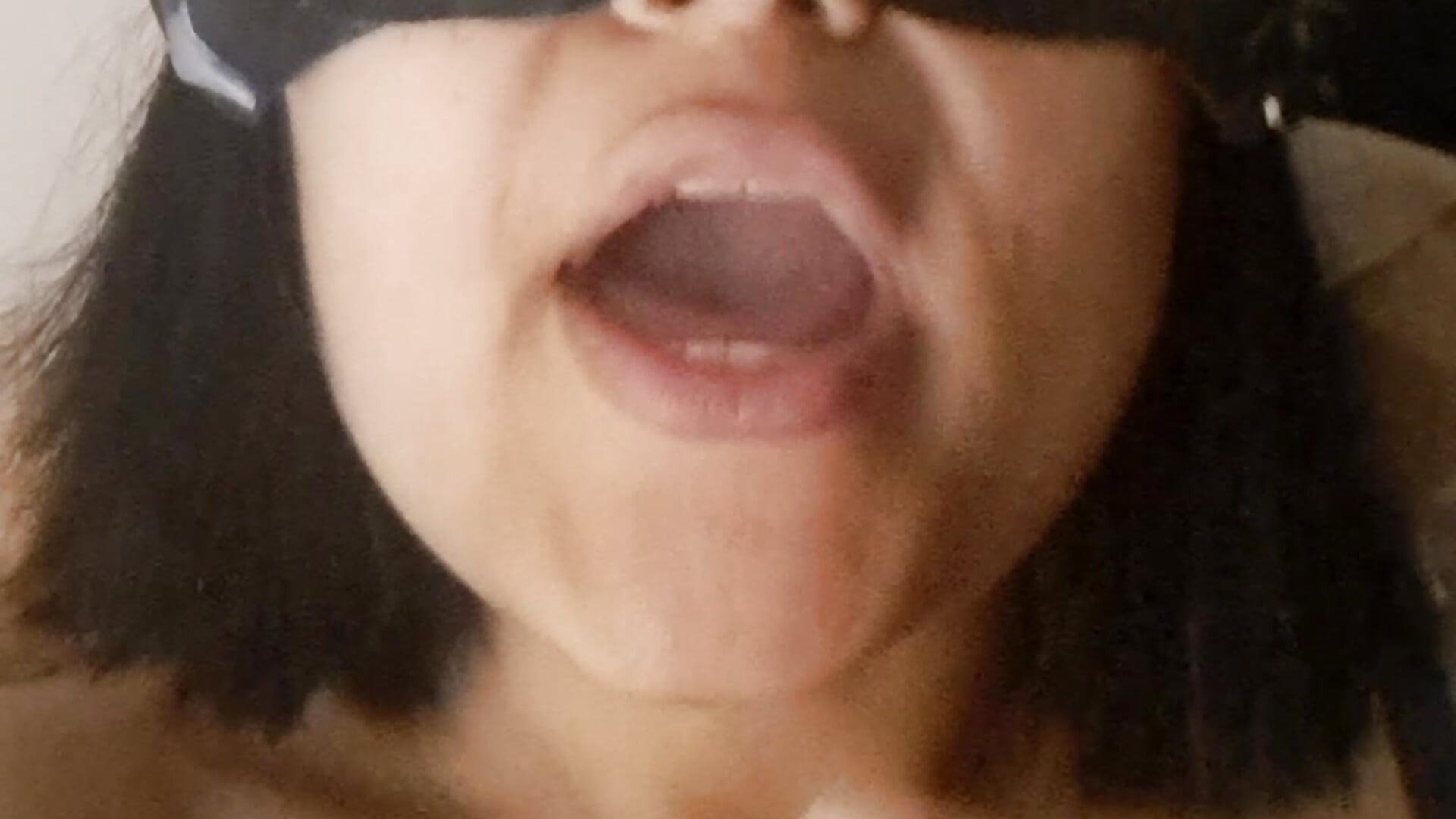 Umiliazione a chi hai cazzo piccolo - video di h4cPaolaMascherata modella di cam